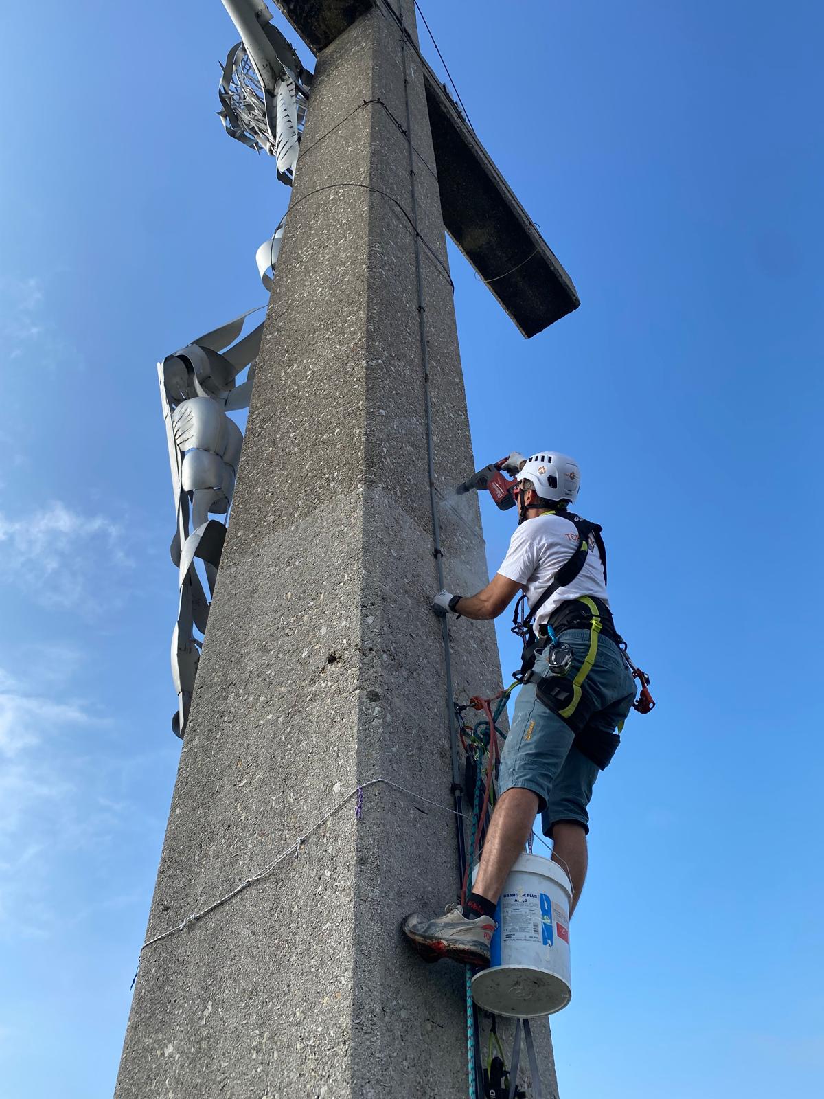 Interventi di manutenzione sul Cristo del Summano Interventi di manutenzione sul Cristo del Summano