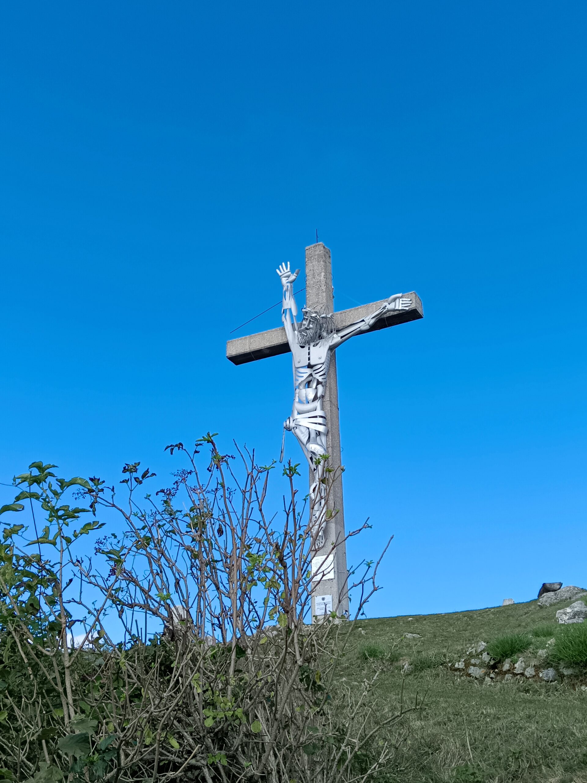 Interventi di manutenzione sul Cristo del Summano Interventi di manutenzione sul Cristo del Summano