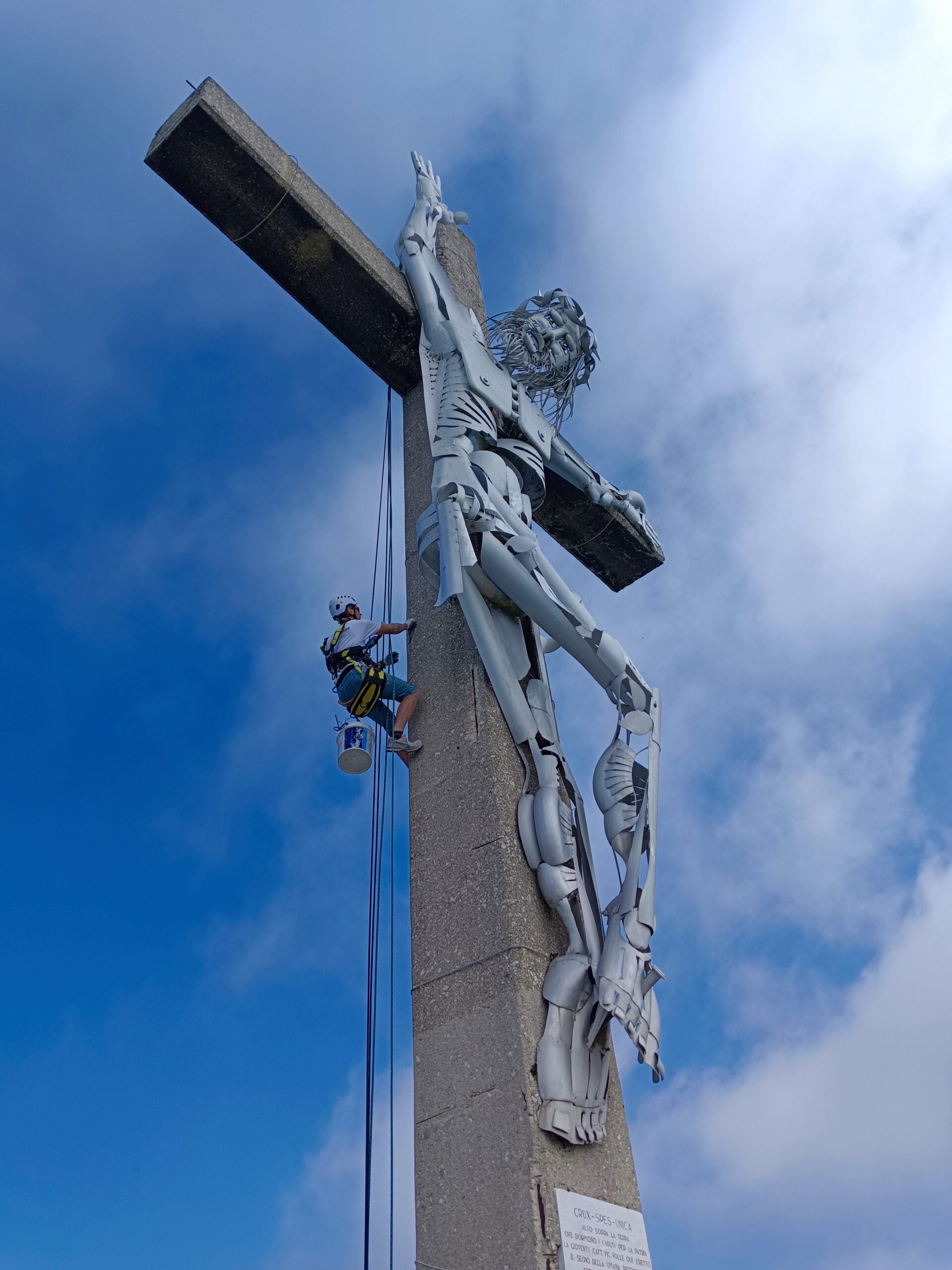 Interventi di manutenzione sul Cristo del Summano Interventi di manutenzione sul Cristo del Summano